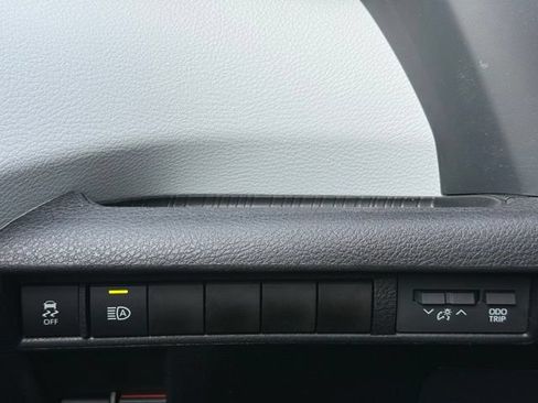 Used 2026 Toyota Sienna XLE FWD image 24
