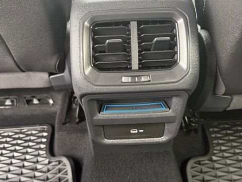 Used 2023 Volkswagen Taos SE image 37