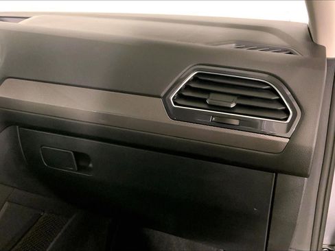 Used 2023 Volkswagen Tiguan SE w/ Panoramic Sunroof Package FWD image 16