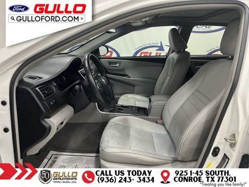 Used 2017 Toyota Camry XLE w/ Moonroof Package FWD image 30