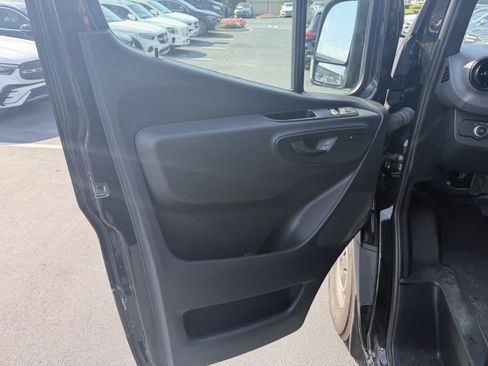 Used 2024 Mercedes-Benz Sprinter 2500 image 13