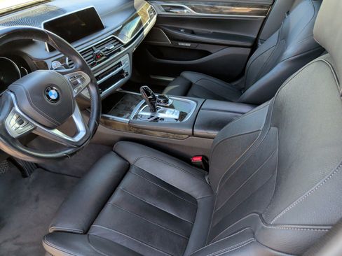 Used 2017 BMW 740i image 24