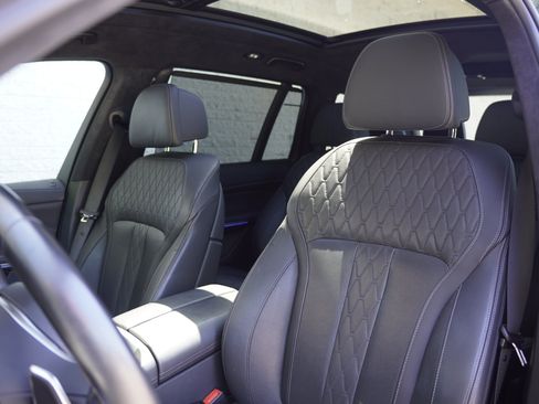 Used 2022 BMW X7 M50i AWD/4WD image 15