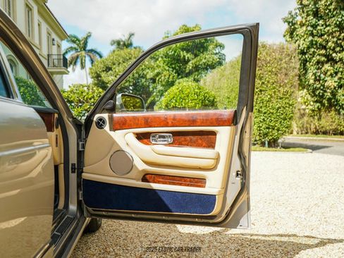 Used 2003 Bentley Arnage R image 47