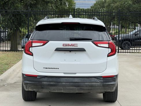 Used 2023 GMC Terrain SLE w/ Driver Convenience Package FWD image 4
