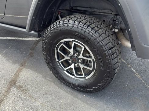 Used 2024 Jeep Gladiator Rubicon w/ Technology Group image 10