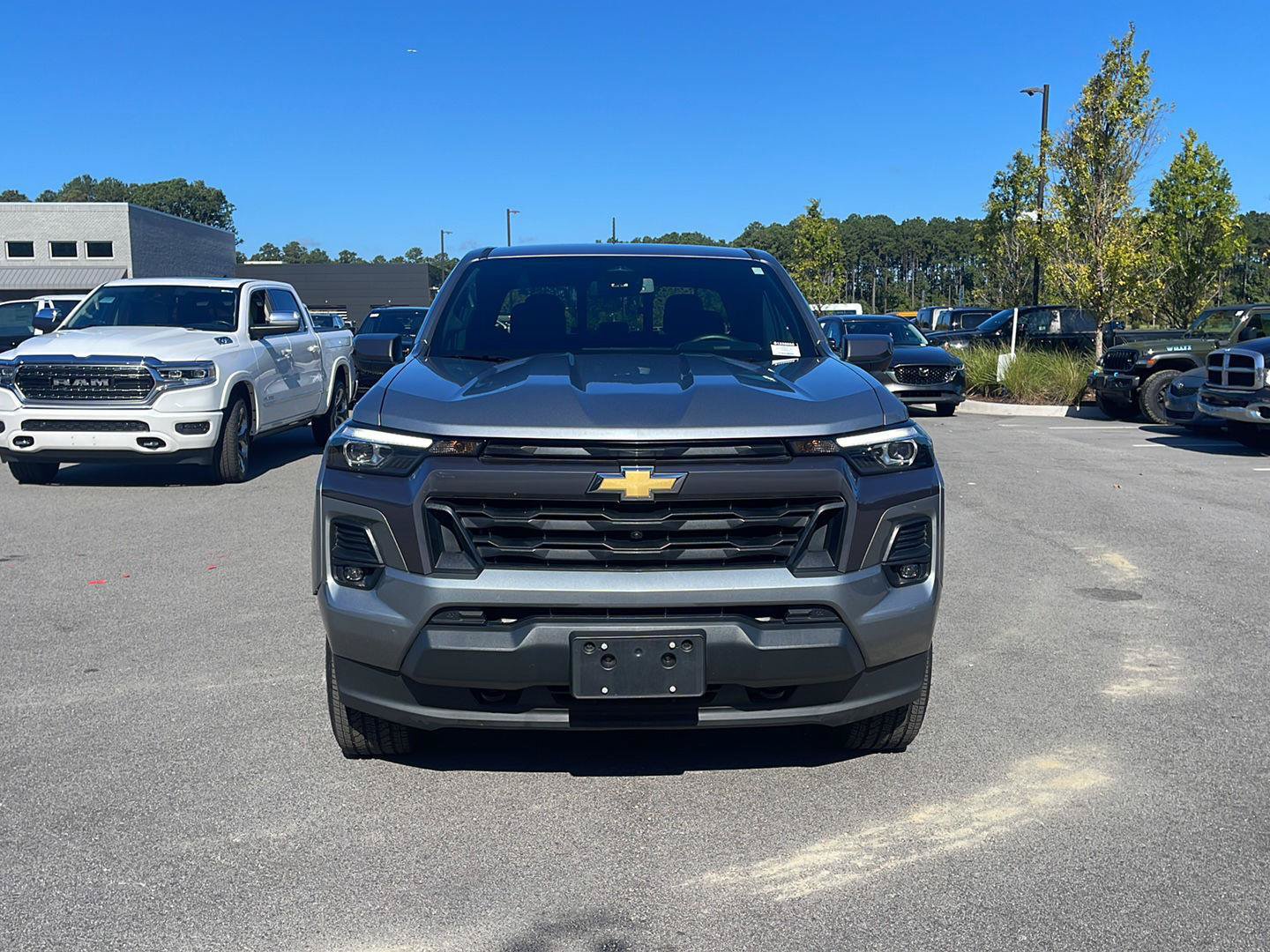 Used 2025 Chevrolet Colorado LT w/ LT Convenience Package AWD/4WD image 3