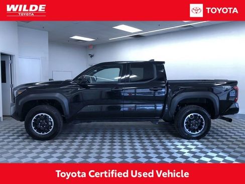 Certified 2025 Toyota Tacoma TRD Off-Road image 2