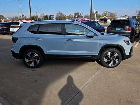 New 2026 Volkswagen Taos SE image 4