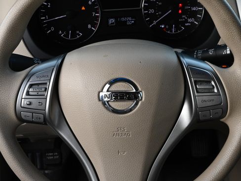 Used 2014 Nissan Altima 2.5 S w/ Display Audio Package image 19