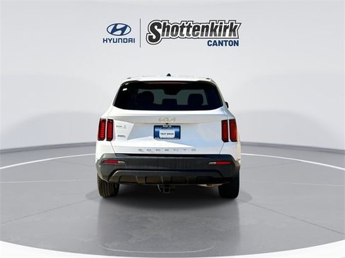 Used 2022 Kia Sorento LX image 7