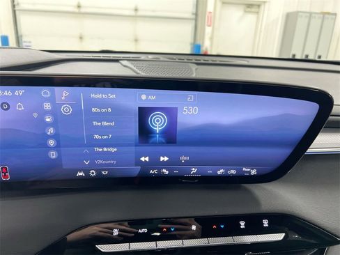 Certified 2025 Buick Enclave Sport Touring w/ Power Package image 13