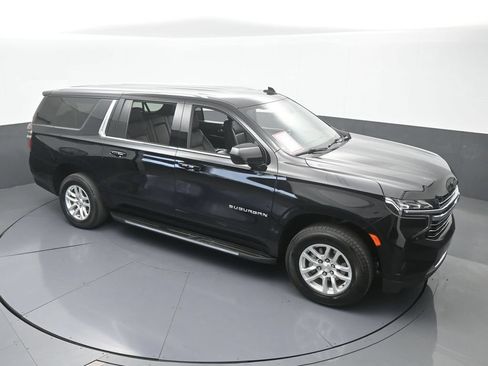 Used 2024 Chevrolet Suburban LT RWD image 56