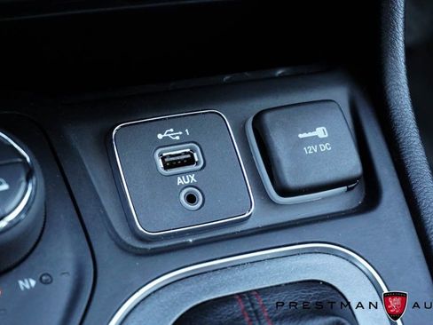 Used 2019 Jeep Cherokee Trailhawk w/ Cold Weather Group image 34