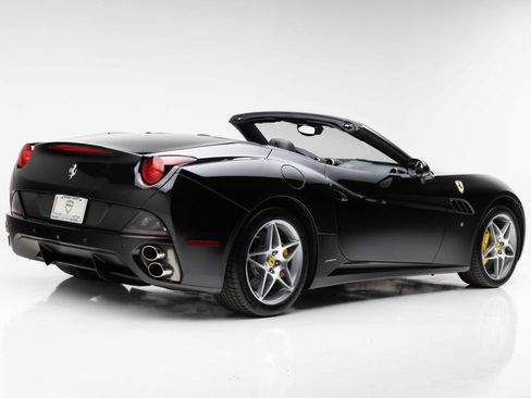 Used 2010 Ferrari California RWD image 21