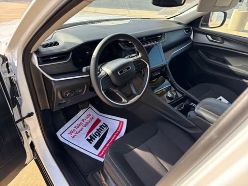 Used 2023 Jeep Grand Cherokee L Laredo image 10