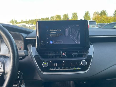 Used 2025 Toyota Corolla LE image 18