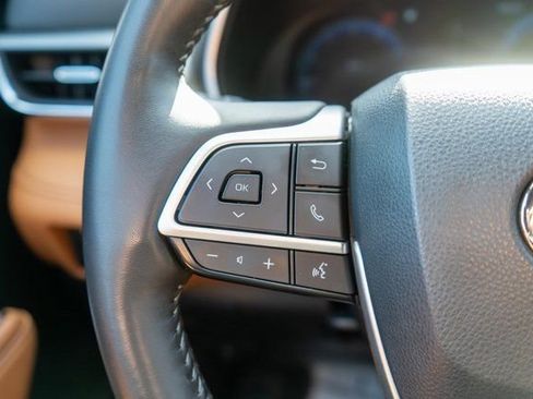 Used 2023 Toyota Highlander Platinum image 34