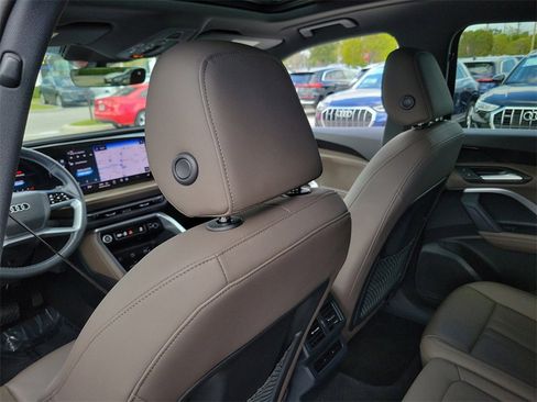 Used 2025 Audi Q5 Premium w/ Convenience Package image 25