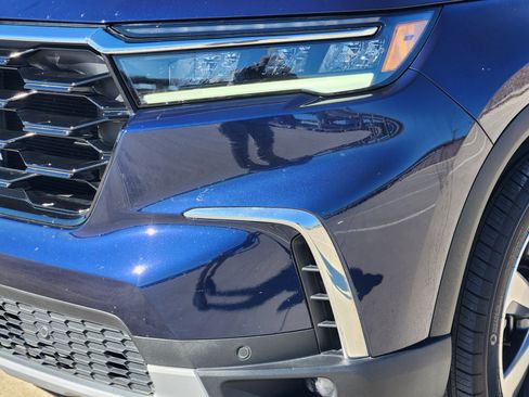 Used 2024 Honda Pilot Touring image 9