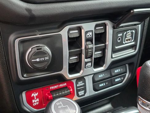 Used 2025 Jeep Wrangler Unlimited Rubicon image 33