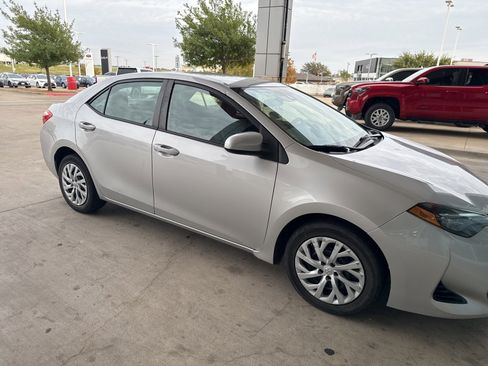 Used 2018 Toyota Corolla LE image 20