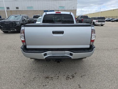 Used 2012 Toyota Tacoma 4x4 Access Cab V6 w/ TRD Sport Pkg image 4