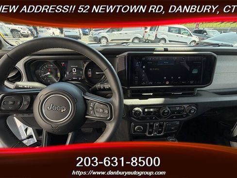 Used 2024 Jeep Wrangler Unlimited w/ Convenience Group AWD/4WD image 15