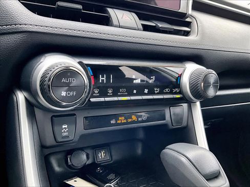 Used 2025 Toyota RAV4 XLE image 26