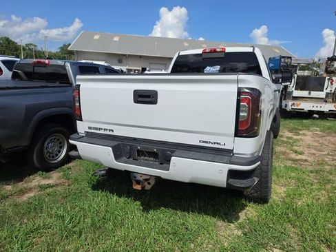 Used 2019 GMC Sierra 2500 Denali w/ Duramax Plus Package AWD/4WD image 4