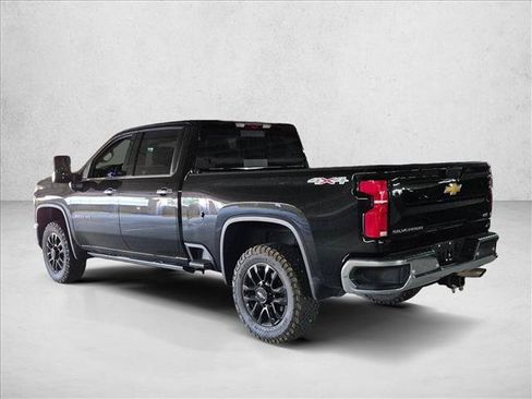 Used 2025 Chevrolet Silverado 2500 LTZ w/ LTZ Premium Package AWD/4WD image 8