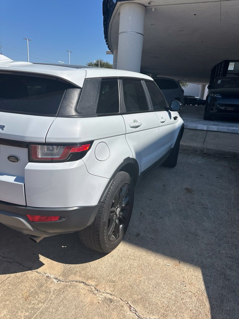 Used 2017 Land Rover Range Rover Evoque SE AWD/4WD image 4