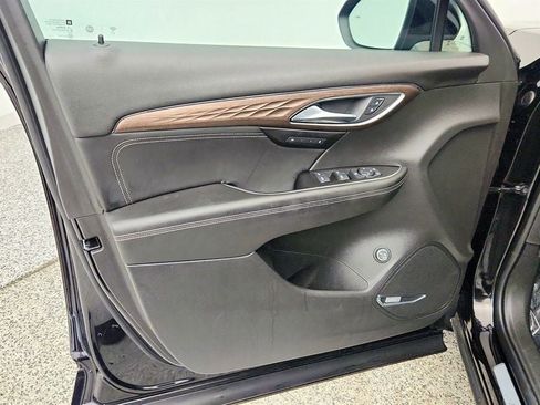 Used 2022 Buick Envision Avenir w/ Technology Package II image 11