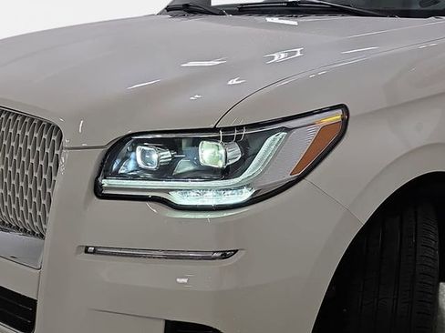 Certified 2024 Lincoln Navigator Reserve AWD/4WD image 28