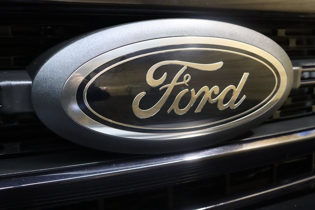 Used 2022 Ford F250 Lariat w/ Black Appearance Package AWD/4WD image 19