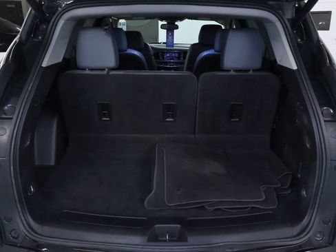 Used 2020 Buick Enclave Premium w/ Sun and Sites Package image 18