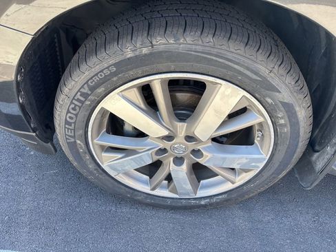 Used 2016 Nissan Pathfinder Platinum w/ Family Entertainment Package AWD/4WD image 3