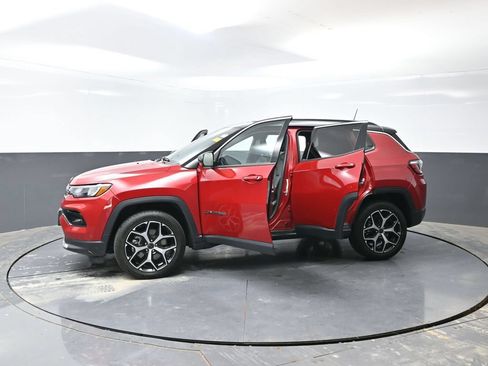 Used 2025 Jeep Compass Limited AWD/4WD image 59