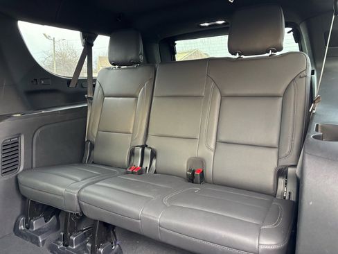 Used 2025 Chevrolet Suburban Z71 image 5