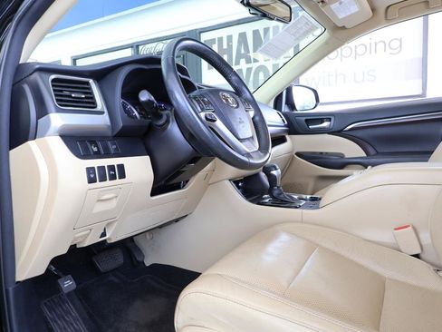 Used 2016 Toyota Highlander Limited FWD image 41
