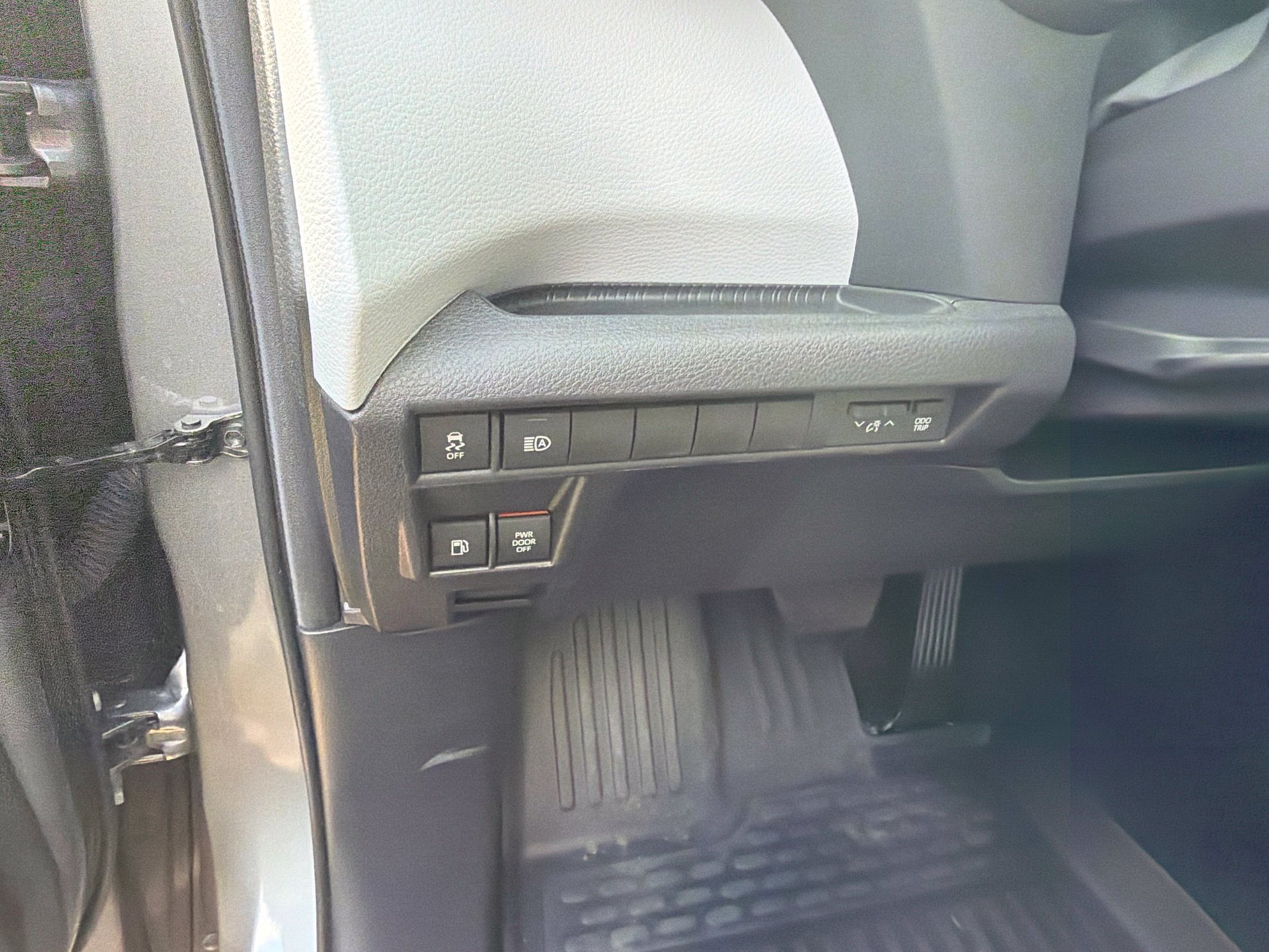 Certified 2026 Toyota Sienna XLE FWD image 18