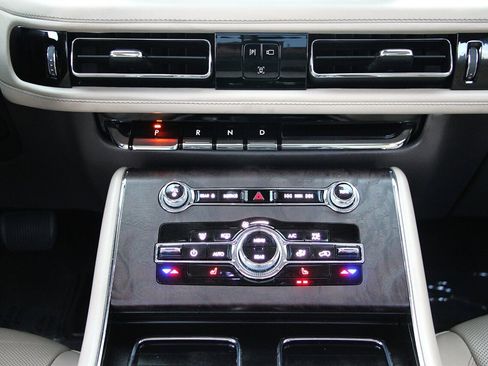 Used 2022 Lincoln Aviator Reserve image 40