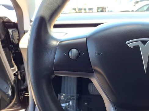 Used 2018 Tesla Model 3 Long Range RWD image 12