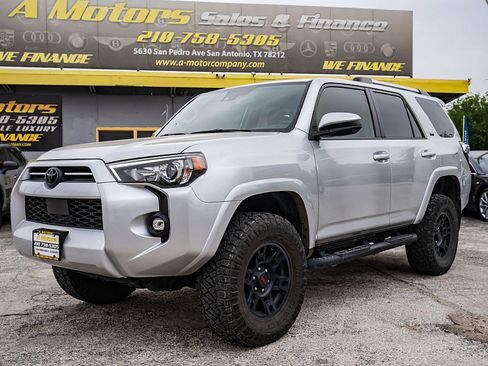 Used 2022 Toyota 4Runner SR5 RWD image 9