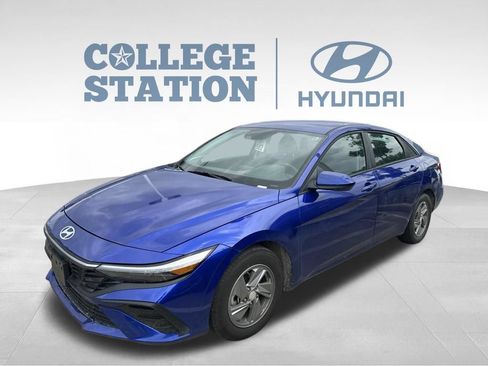 Used 2025 Hyundai Elantra SE FWD image 8