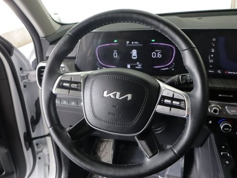 Used 2024 Kia Telluride EX w/ EX Captain's Chair Package AWD/4WD image 12