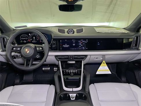 New 2026 Porsche Cayenne S image 27