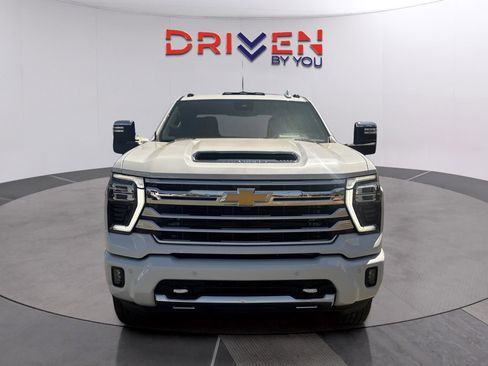 New 2026 Chevrolet Silverado 2500 High Country w/ High Country Premium Package AWD/4WD image 9