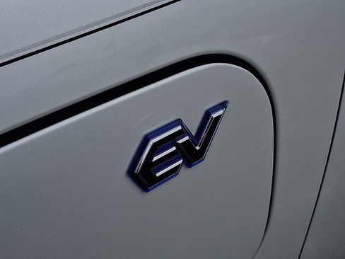 Certified 2024 Subaru Solterra Premium image 30