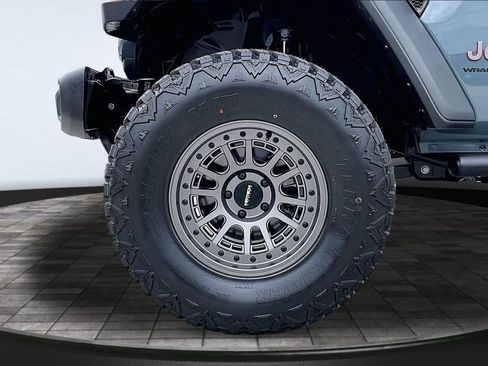 Certified 2025 Jeep Wrangler Unlimited Rubicon w/ Convenience Group AWD/4WD image 32